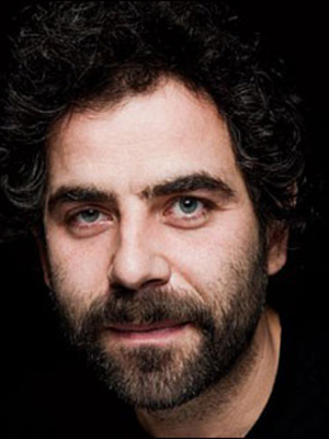 Yurdaer Okur; Rize, Türkiye doğumlu Türk oyuncu