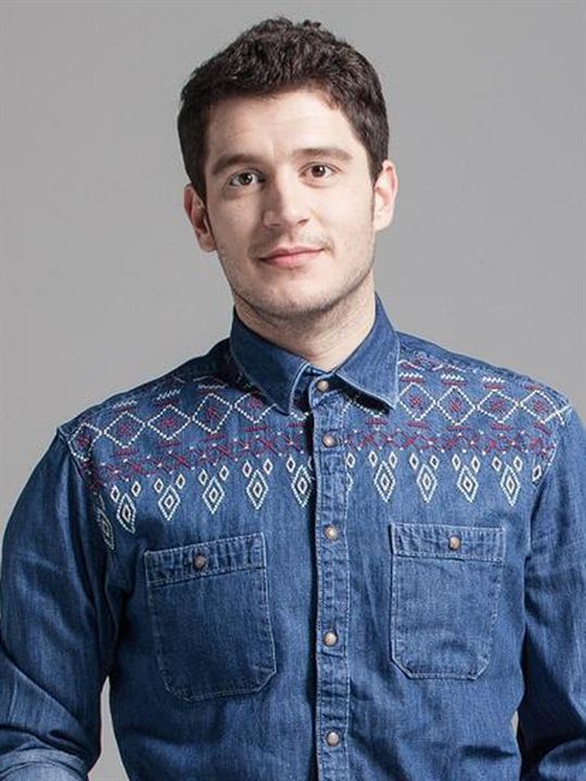 Uraz Kaygılaroğlu; Kadıköy, İstanbul, Türkiye doğumlu Türk sunucuoyuncu