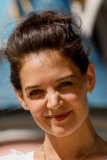 Katie Holmes; Toledo, Ohio, ABD doğumlu Kate Noelle Holmes olarak da bilinen Amerikalı oyuncu, idari yapımcı, yapımcı
