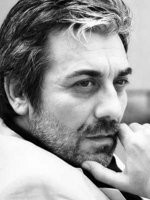 Orhan Aydın; İstanbul, Türkiye doğumlu Türk oyuncu, senarist, yapımcı