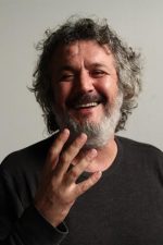 Müfit Can Saçıntı; Sungurlu, Çorum, Türkiye doğumlu Türk yönetmen, oyuncu, senarist