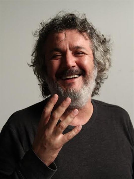 Müfit Can Saçıntı; Sungurlu, Çorum, Türkiye doğumlu Türk yönetmen, oyuncu, senarist