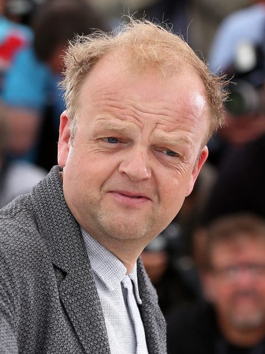Toby Jones; Hammersmith,Londra,İngiltere doğumlu İngiliz  oyuncu, seslendirme sanatçısı
