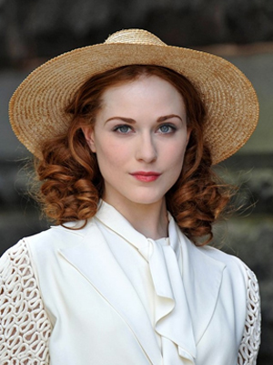 Evan Rachel Wood; Raleigh, Kuzey Karolina, ABD doğumlu Amerikalı oyuncu