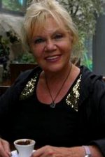 Nevra Serezli; Ankara, Türkiye doğumlu Türk oyuncu, seslendirme sanatçısı