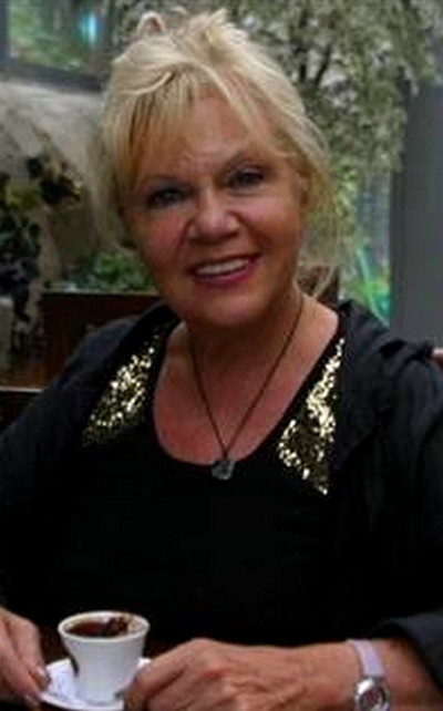 Nevra Serezli; Ankara, Türkiye doğumlu Türk oyuncu, seslendirme sanatçısı