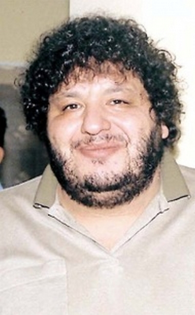 Erdal Tosun; İstanbul, Türkiye doğumlu Türk oyuncu, yapımcı