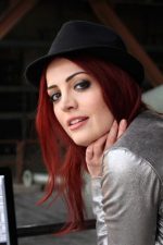 İrem Sak; Sivas, Türkiye doğumlu Türk oyuncu