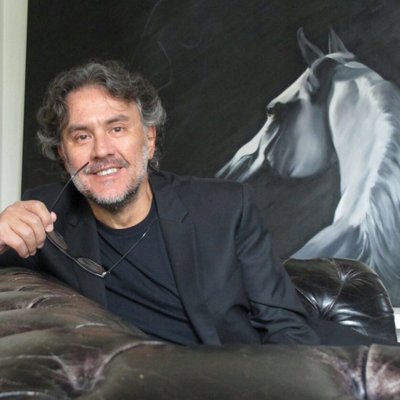 Abdullah Oğuz; İstanbul, Türkiye doğumlu Türk yönetmen, yapımcı, creator/showrunner, senarist