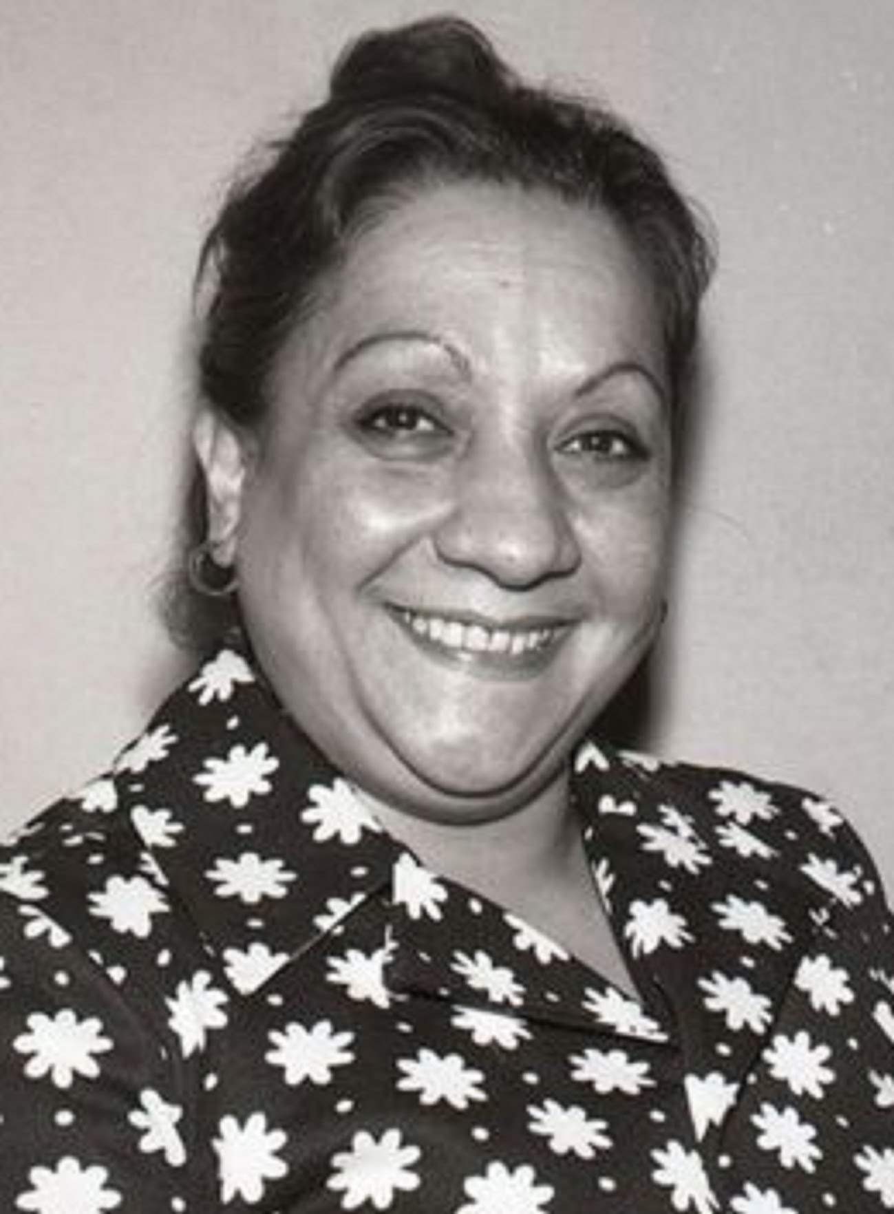 Adile Naşit; İstanbul, Türkiye doğumlu Adela Özcan olarak da bilinen Türk sunucuoyuncu