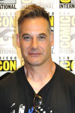 Adrian Pasdar; Pittsfield, Massachusetts, ABD doğumlu Amerikalı oyuncu, senarist, yönetmen