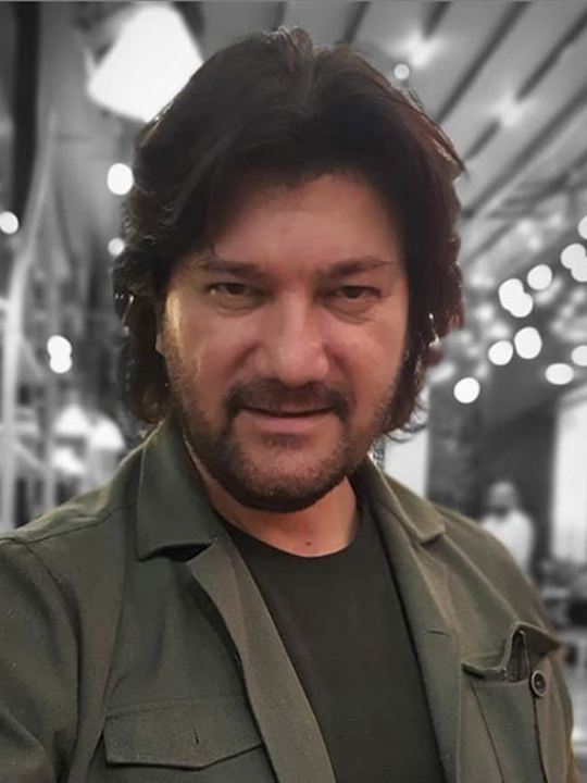 Ahmet Şafak; İstanbul, Türkiye doğumlu Ahmet Şafak Demirci olarak da bilinen Türk oyuncu, besteci, genel yayın yönetmeni, müzisyen