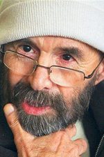 Ahmet Uluçay; Tavşanlı, Kütahya, Türkiye doğumlu Türk oyuncu, senarist, yönetmen