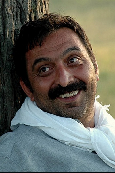 Ahmet Yenilmez; Ordu, Türkiye doğumlu Türk oyuncu, senarist, yapımcı, yazar