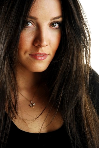 Ahu Gül Ürük; İzmir, Türkiye doğumlu Türk sunucuoyuncu