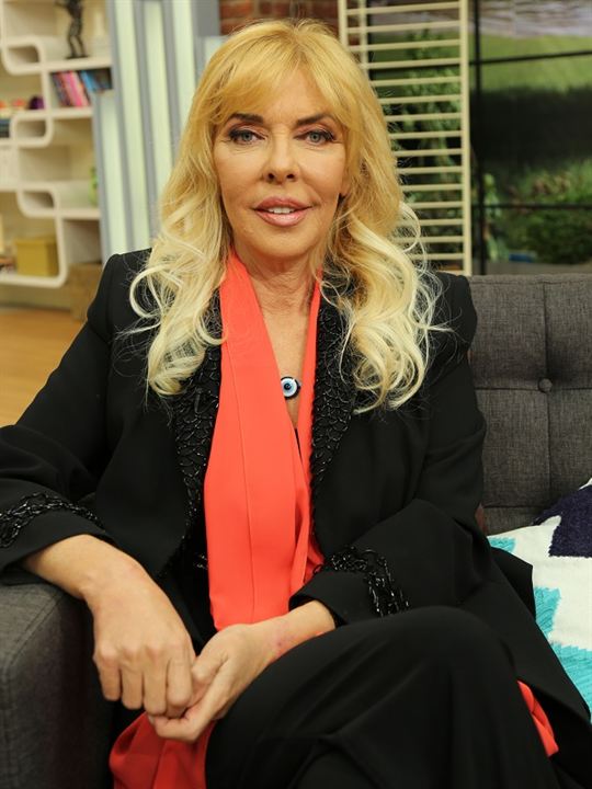 Ahu Tuğba; İstanbul, Türkiye doğumlu Türk oyuncu