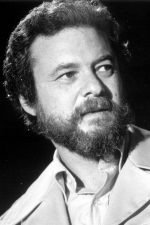 Alan J. Pakula; Bronx, New York City, New York, ABD doğumlu Alan Jay Pakula olarak da bilinen Amerikalı yapımcı, yönetmen, senarist