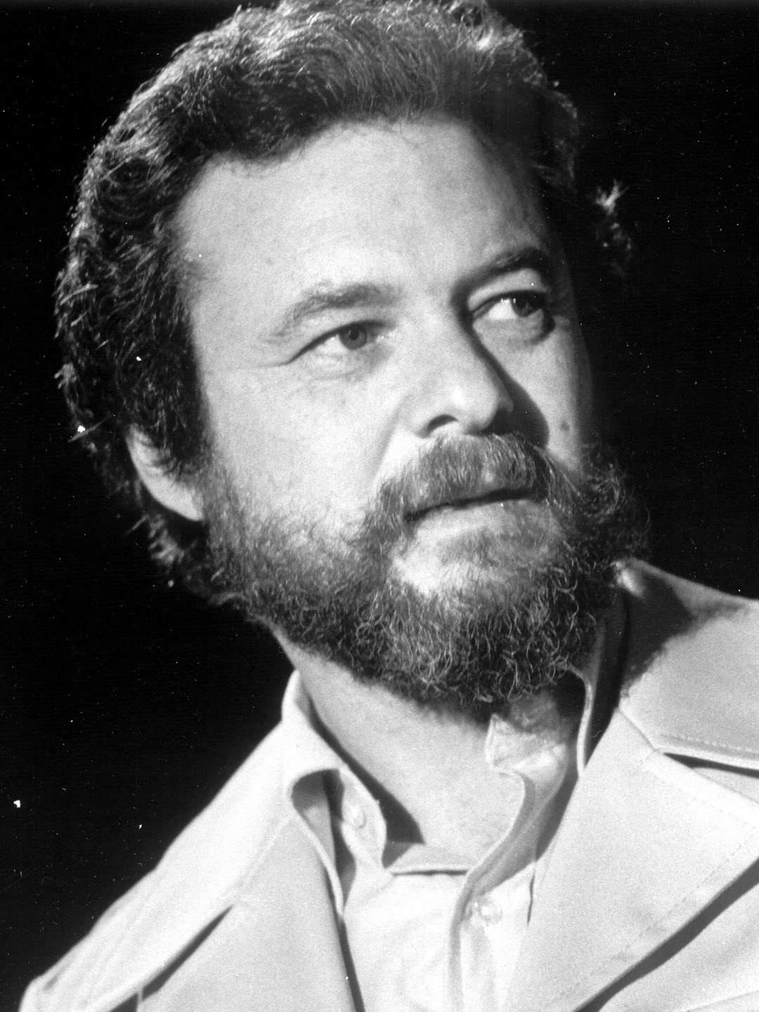 Alan J. Pakula; Bronx, New York City, New York, ABD doğumlu Alan Jay Pakula olarak da bilinen Amerikalı yapımcı, yönetmen, senarist