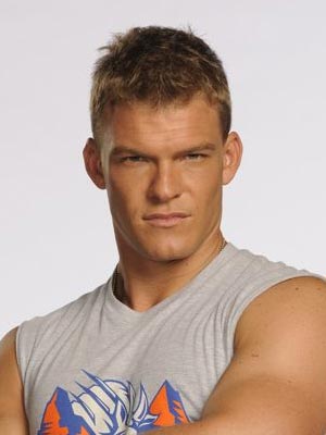 Alan Ritchson; Grand Forks, Kuzey Dakota, ABD doğumlu Alan Michael Ritchson olarak da bilinen Amerikalı model, şarkıcı oyuncu, yapımcı