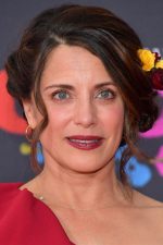 Alanna Ubach; Downey, Los Angeles, Kaliforniya, ABD doğumlu Amerikalı oyuncu