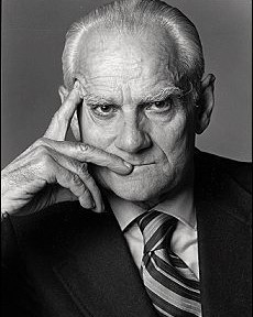Alberto Moravia; Roma, İtalya doğumlu Alberto Pincherle olarak da bilinen İtalyan şairsenarist, yazar
