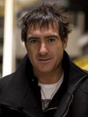 Álex Pina; Pamplona, Navarra, İspanya doğumlu İspanyol creator/showrunner, idari yapımcı, senarist, yönetmen, yazar