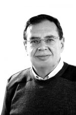 Ali Uyandıran; Bursa, Türkiye doğumlu Türk oyuncu