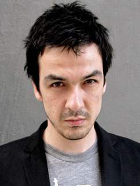 Alkan Avcıoğlu; İzmir, Türkiye doğumlu Türk yazar