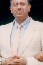 Allen Garfield; Newark, New Jersey, ABD doğumlu Allen Goorwitz olarak da bilinen Amerikalı oyuncu