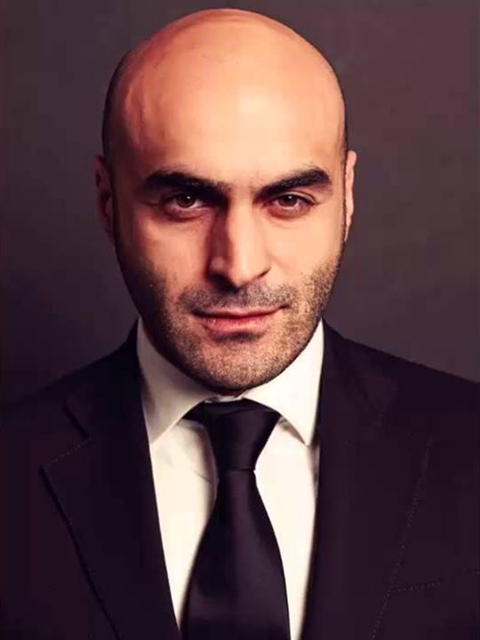 Alper Kul; Fatih, İstanbul, Türkiye doğumlu Türk oyuncu, senarist