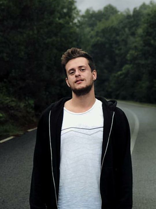 Alper Rende; İzmit, Kocaeli, Türkiye doğumlu Türk oyuncu