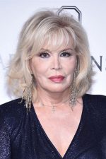 Amanda Lear; Ho Chi Minh, Vietnam doğumlu Fransız şarkıcı, söz yazarı, manken, ressamoyuncu
