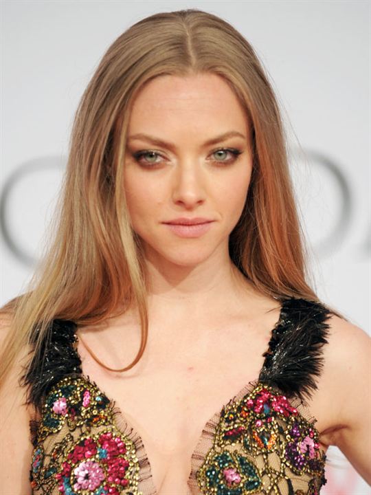 Amanda Seyfried; Allentown, Pensilvanya, ABD doğumlu Amanda Michelle Seyfried olarak da bilinen Amerikalı model, şarkıcı oyuncu
