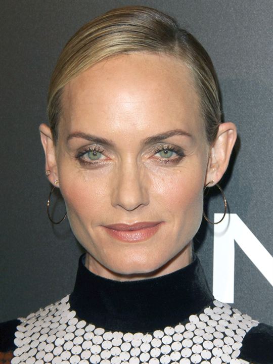 Amber Valletta; Phoenix, Arizona, ABD doğumlu Amerikalı model oyuncu