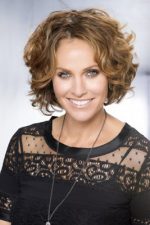 Amy Brenneman; New London, Connecticut, ABD doğumlu Amerikalı oyuncu, idari yapımcı, ortak yapımcı, yazar