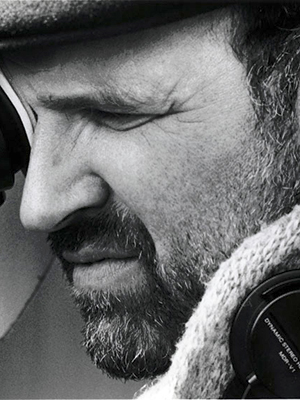 Andrew Davis; Chicago, Illinois, ABD doğumlu Amerikalı yönetmen, yapımcı, görüntü yönetmeni