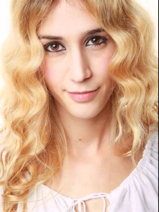 Zeynep Koçak; Ankara, Türkiye doğumlu Türk oyuncu, senarist, yardımcı yönetmen