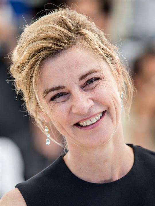 Anne Consigny; Alençon, Orne, Fransa doğumlu Fransız oyuncu