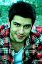 Aras Aydın; İstanbul, Türkiye doğumlu Türk oyuncu