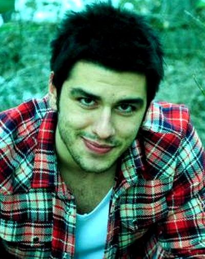 Aras Aydın; İstanbul, Türkiye doğumlu Türk oyuncu