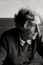 Ariane Mnouchkine; Boulogne-Billancourt, Hauts-de-Seine, Fransa doğumlu Fransız çevirmensenarist, yönetmen