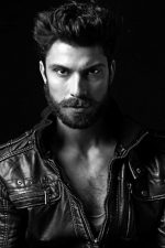 Armağan Oğuz; İstanbul, Türkiye doğumlu Türk oyuncu