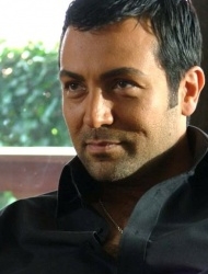 Saruhan Hünel; İstanbul, Türkiye doğumlu Muharrem Saruhan Hünel olarak da bilinen Türk oyuncu