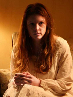 Ashley Bell; Santa Monica, Los Angeles, Kaliforniya, ABD doğumlu Amerikalı oyuncu, 3. yardımcı yönetmen