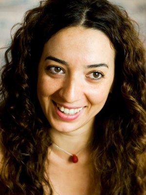 Asiye Dinçsoy; Aydın, Türkiye doğumlu Türk oyuncu