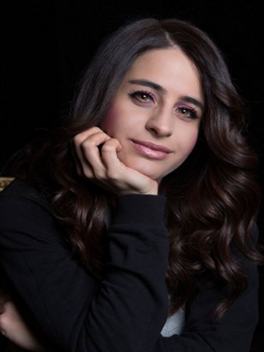 Büşra Pekin; Suudi Arabistan doğumlu Türk oyuncu, senarist