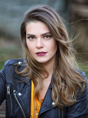 Aslı Enver; Londra, İngiltere doğumlu Türk oyuncu