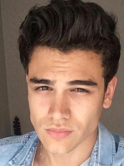 Atakan Hoşgören; İstanbul, Türkiye doğumlu Türk oyuncu