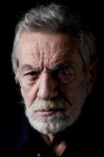 Aydemir Akbaş; İstanbul, Türkiye doğumlu Türk oyuncu, senarist