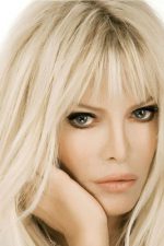 Ajda Pekkan; İstanbul, Türkiye doğumlu Süperstar olarak da bilinen Türk oyuncu